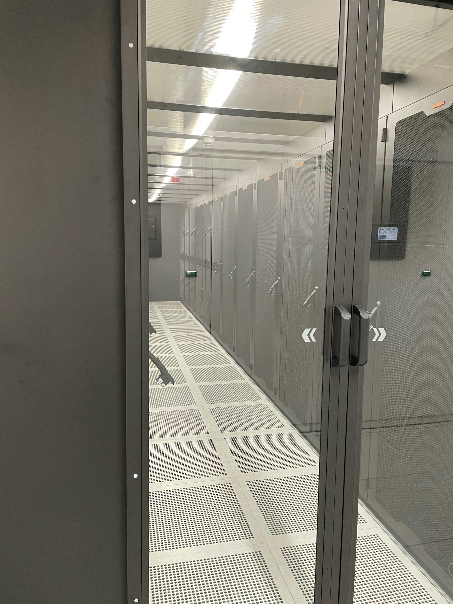 Optimizing GPU Clusters for Modern AI Workloads
